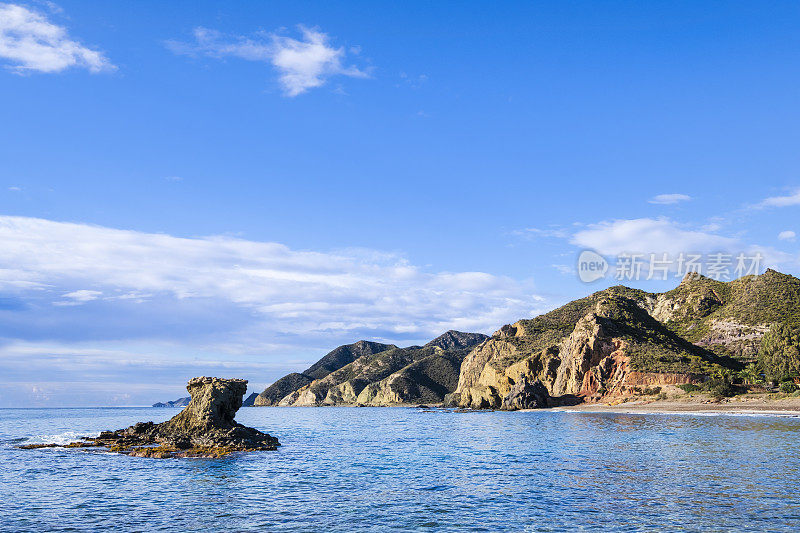 Playa del Sombrerico，西班牙安达卢西亚的一个偏远海滩